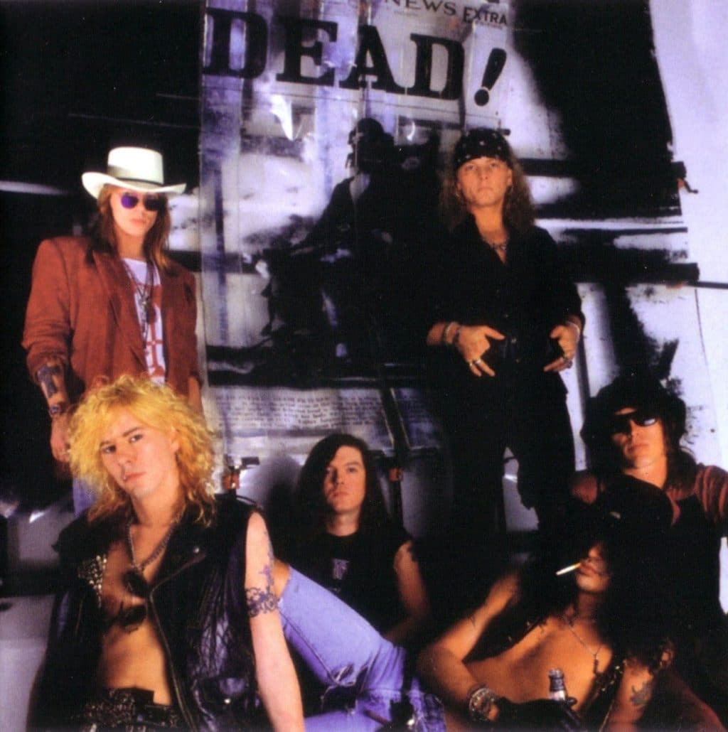 Blog, Kopi Dingin, dan Guns N’ Roses: Hari Bersama Estranged