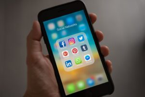 Melindungi Privasi Digital: Pentingnya Mengunci Handphone Anda Melindungi Privasi Digital: Pentingnya Mengunci Handphone Anda