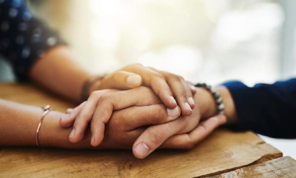 Kenapa Empati Kini Terasa Langka di Era Cepat Marah 1 empati